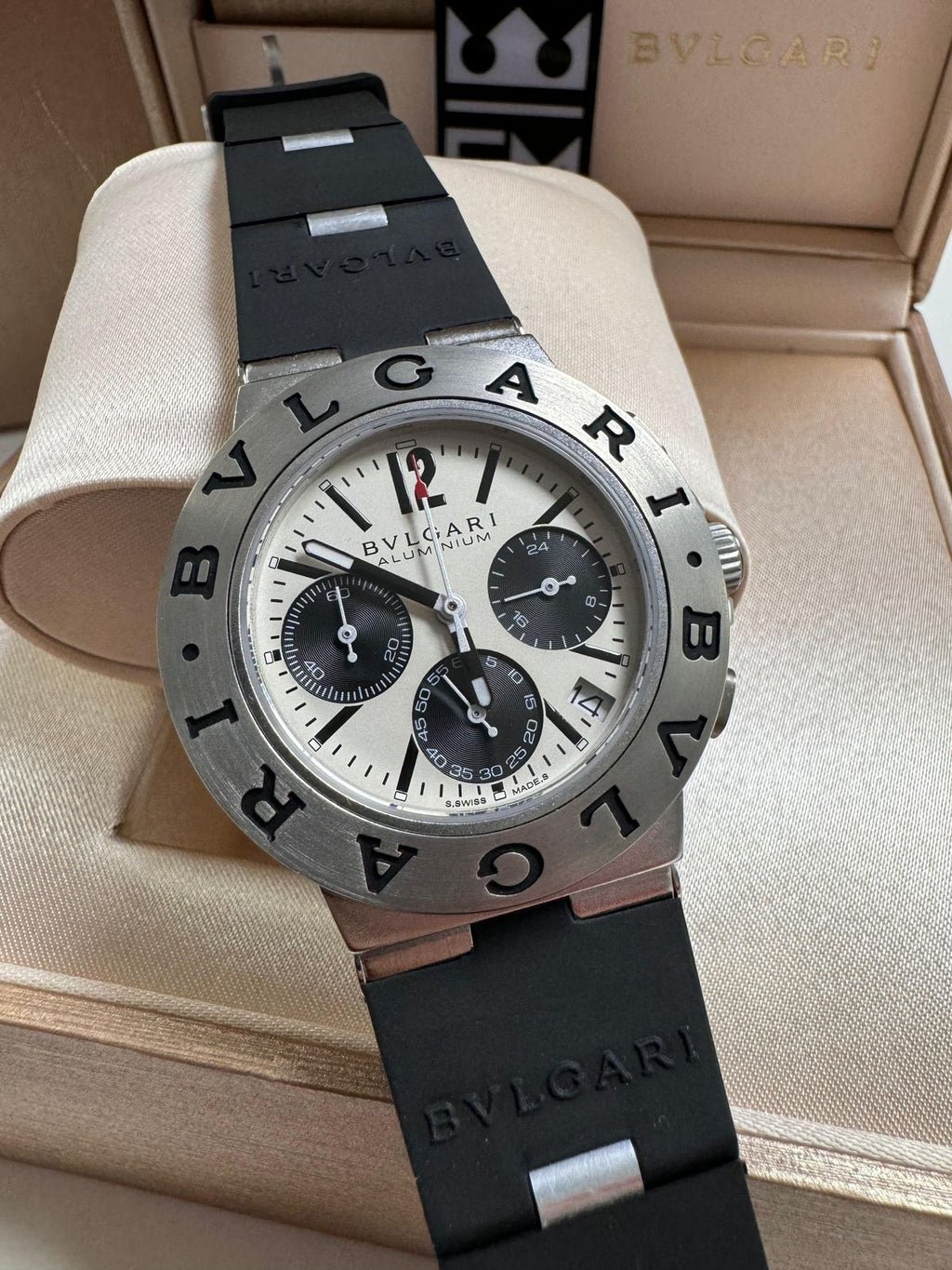 Relógio Bvlgari Aluminium Premium: Movimento Quartzo, Safira, Aço Inoxidável, 20 ATM