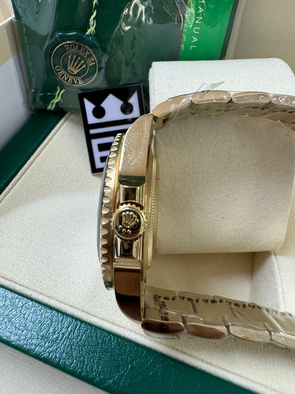 https://images.tcdn.com.br/img/img_prod/1346550/rolex_gmt_master_ii_gold_99_3_b0902579b1276e6e15b0652875fdf632.jpeg