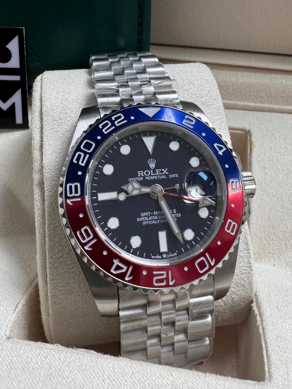 https://images.tcdn.com.br/img/img_prod/1346550/rolex_gmt_master_ii_jubilee_pepsi_741_1_cc710e2c41c3922128f49f2dd9b04eb7.jpeg